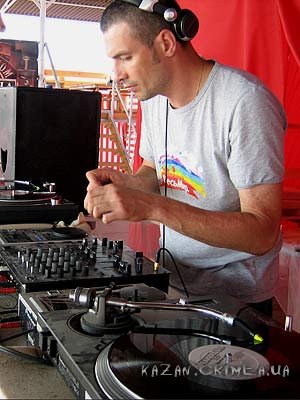 Special Guest: DJ Компас Врубель