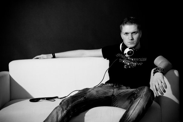 U дж это. U дж. диджей м войс. диджей пилот. U дж.