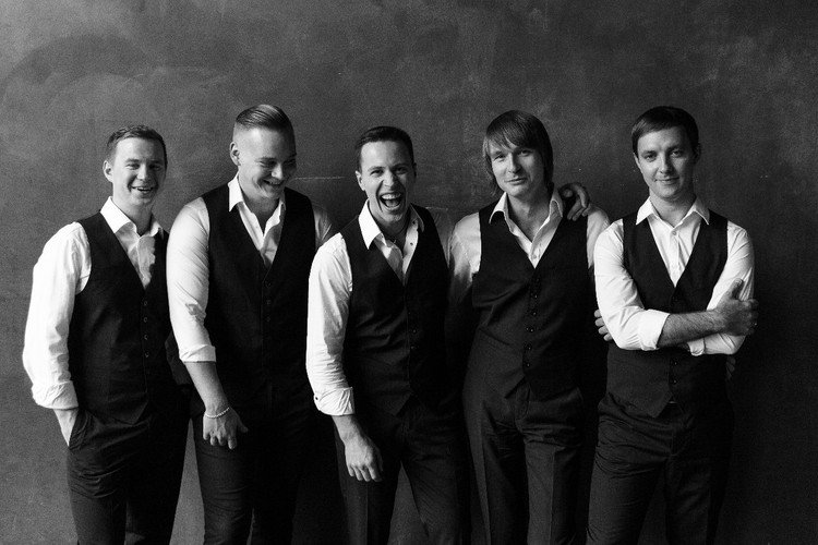 Группа Glow впервые с программой "Brass Orchestra"