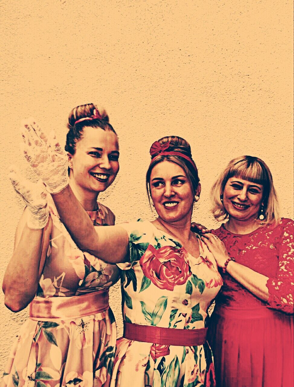 НОВОГОДНЯЯ ТАНЦПЛОЩАДКА СССР с вокальным коллективом "ХОРОШИЕ ДЕВЧАТА"