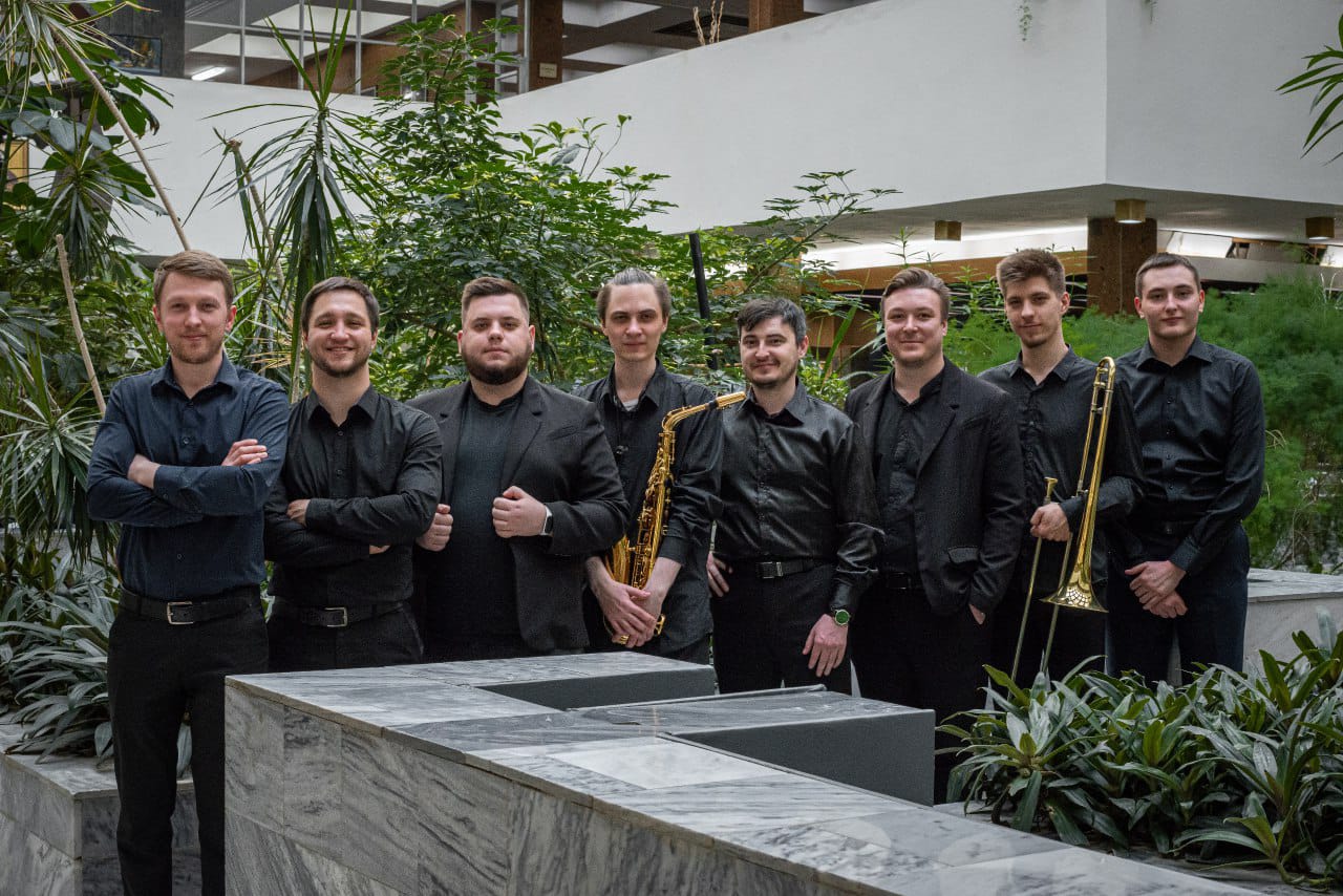 Биг-бэнд Антона Глухова