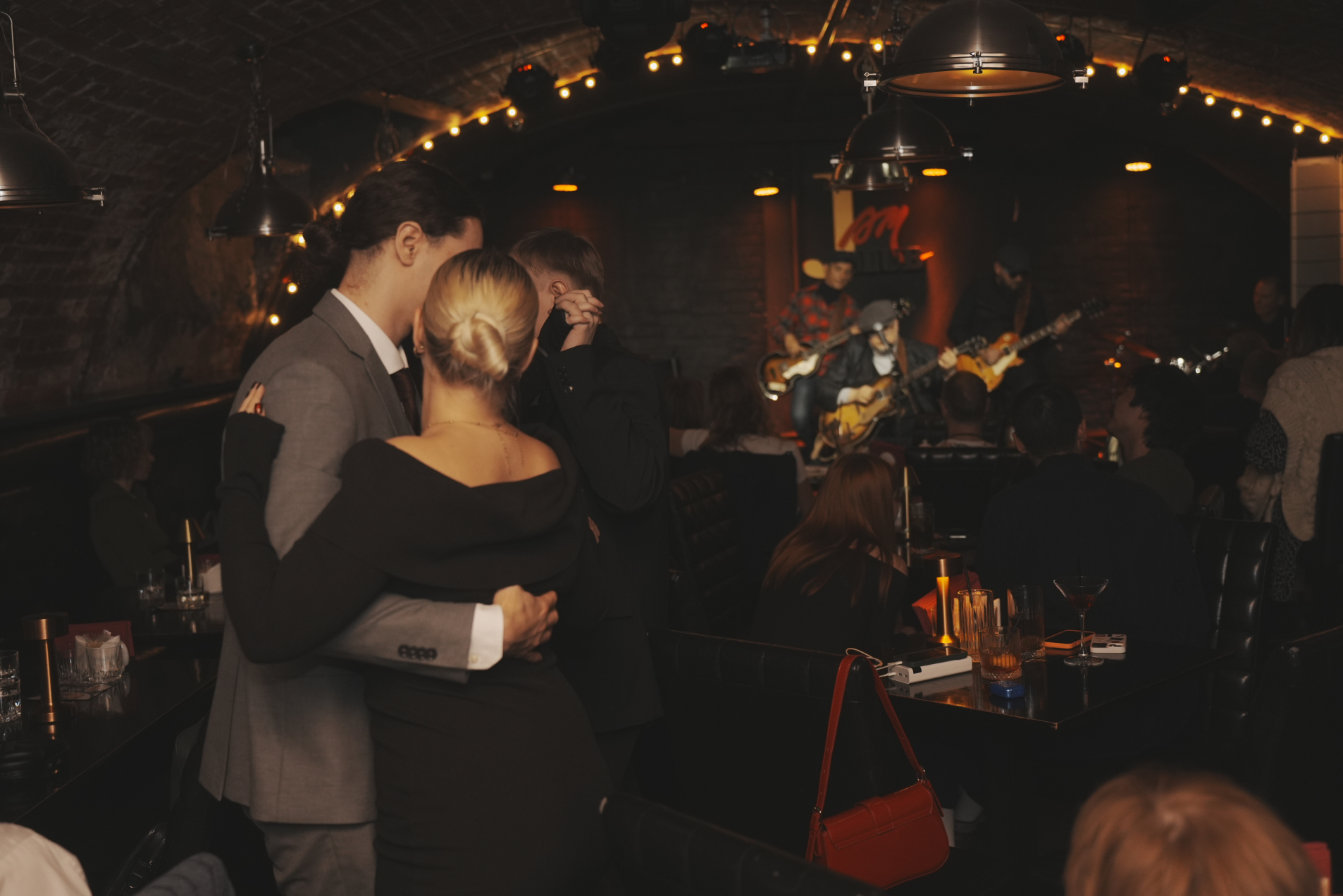 Golden Blues c Famous Dogs