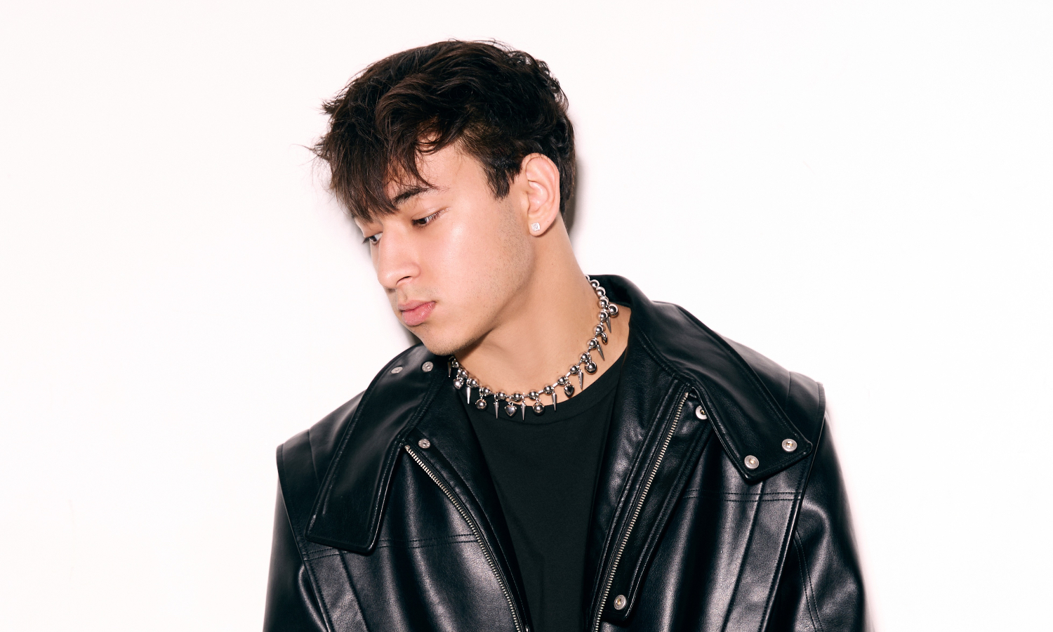 КВАРТИРНИК В "ТОННАХ":  SAINTY ЗОВЕТ К СЕБЕ В ГОСТИ ДРУЗЕЙ