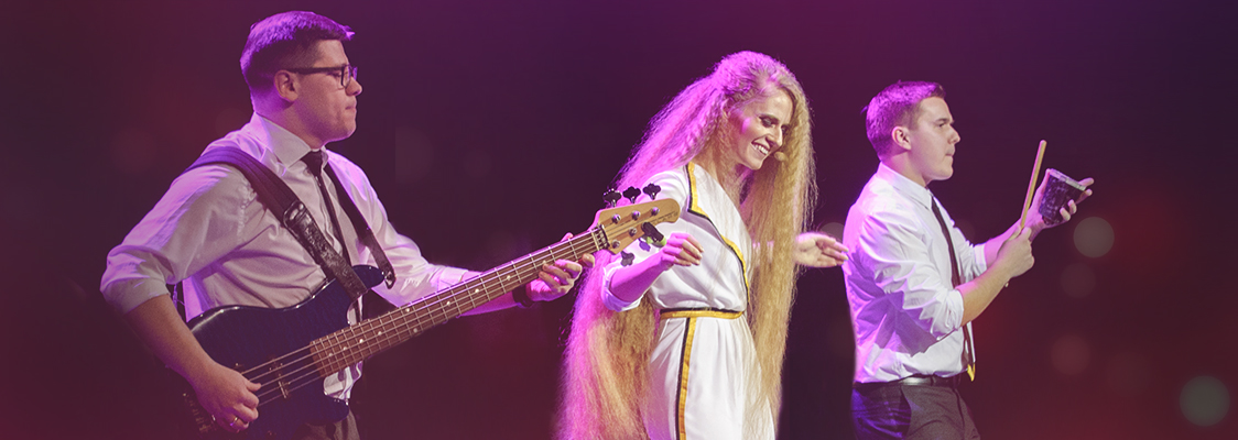 ELENA ET LES GARÇONS: «ДЖАЗ СЕМИ ЯЗЫКОВ»