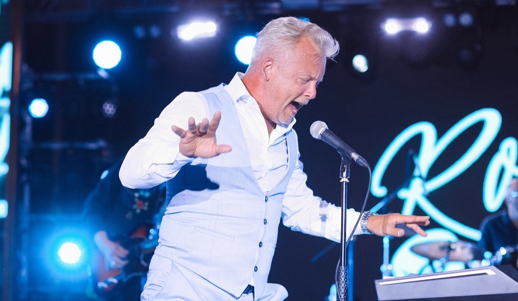 Денис Мажуков: рок-н-ролл, буги-вуги и ритм-н-блюз