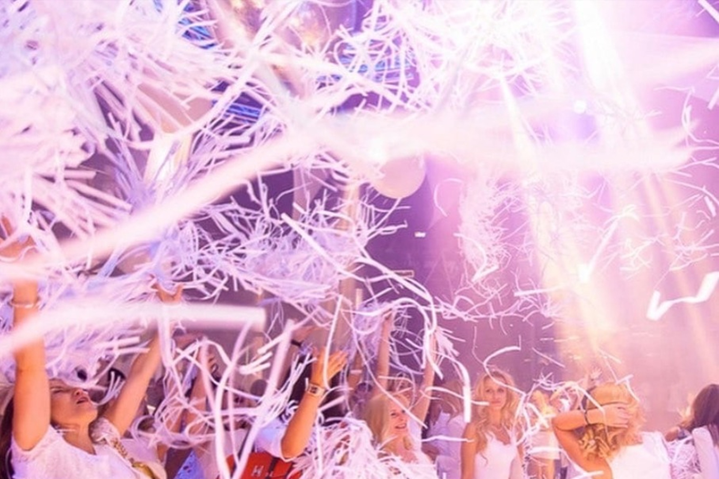 Новогодняя дискотека 90-х и 2000-х