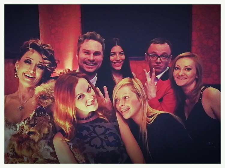 КАРАОКЕ ЗНАКОМСТВА С ДУЭТОМ "ДВА ГОЛОСА"