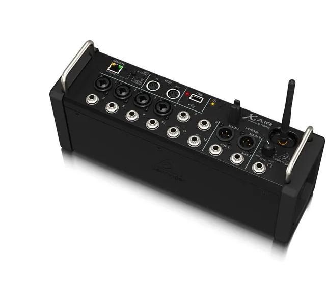 Behringer XR12