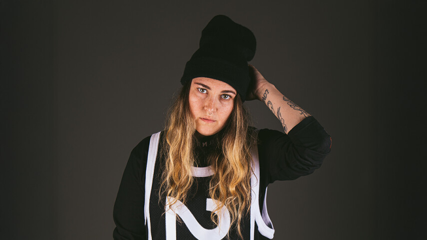 Avi Sic выпустила энергичный Bass House-сингл «Seat Back»