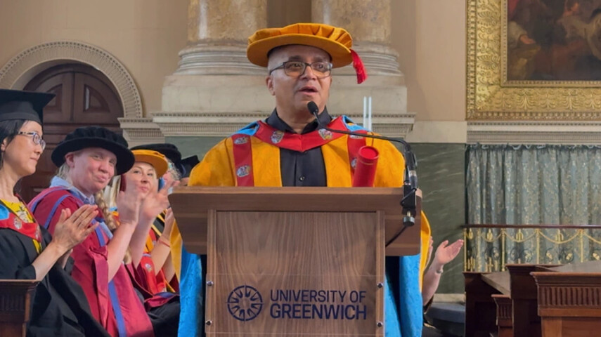 Bizzy B получил почётную докторскую степень от University of Greenwich