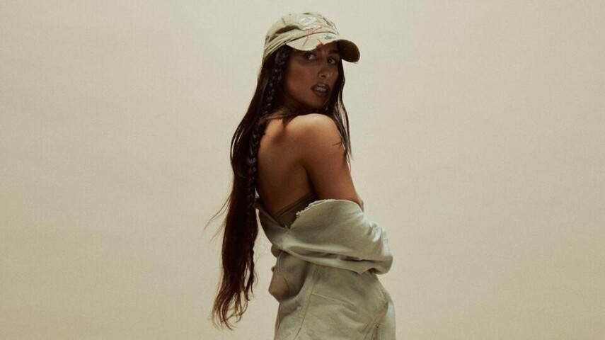 Surusinghe анонсировала EP «Cutting Thread» и выпустила сингл «FRIED»