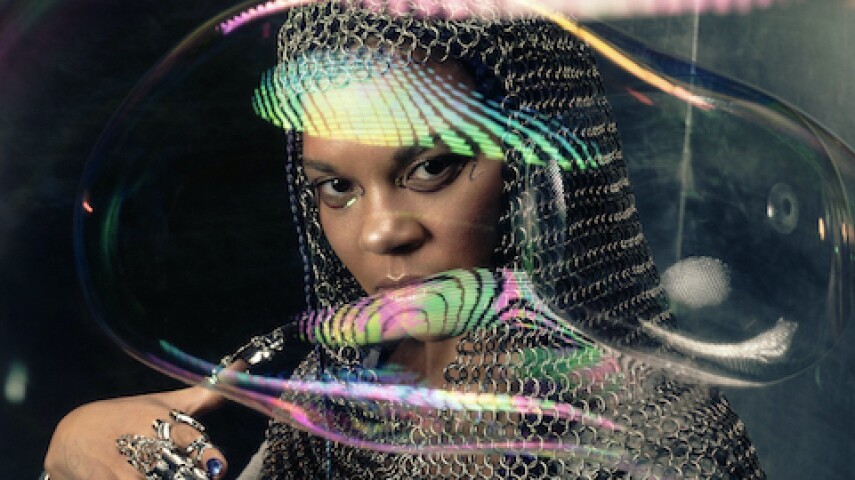 Jaguar выпустила дебютный EP 'Flowers'