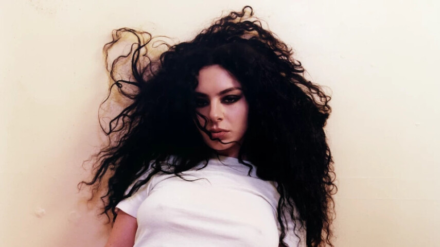Портрет Charli XCX эпохи 'Brat' появился в лондонской National Portrait Gallery
