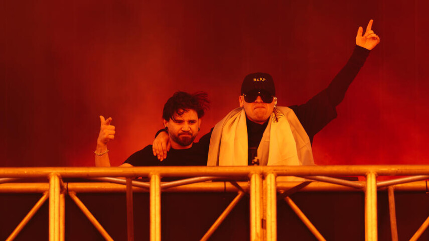 Skrillex внезапно вышел b2b с BZRP на Main Stage Ultra 2026