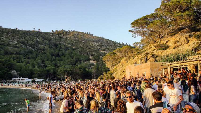 Жители Ibiza требуют ограничить туризм на Balearic Islands