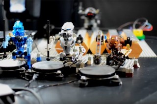 Шедевр: человечки LEGO играют Kraftwerk