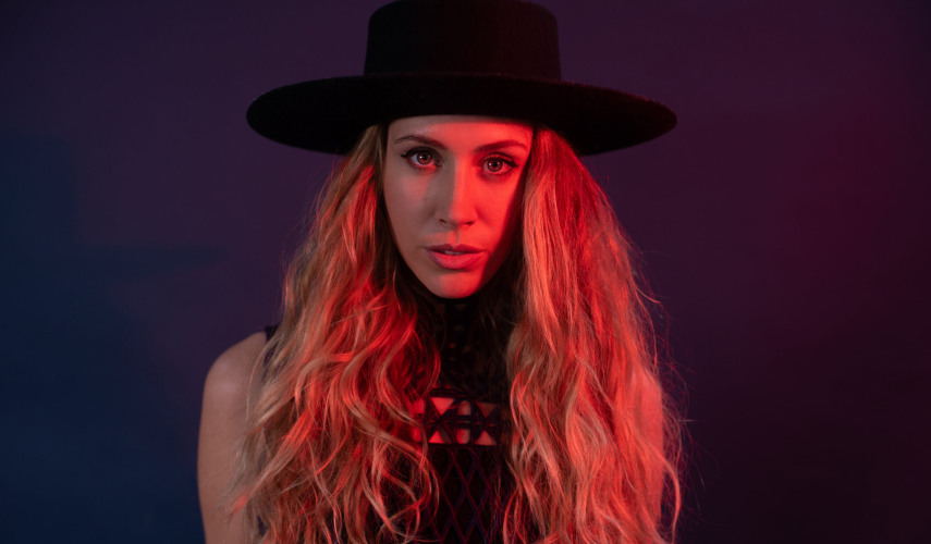 KATERINA X выпустила «Crave Me»