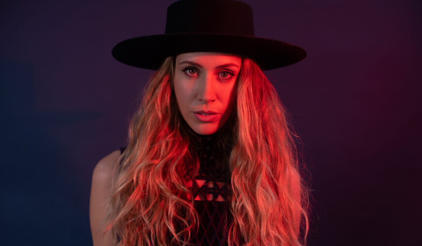 KATERINA X выпустила «Crave Me»