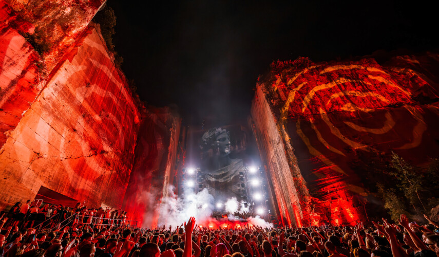 Carl Cox выступит в древнем карьере Cave Romane этим летом