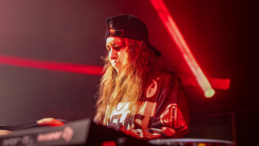 Avi Sic и FOOTWURK представляют энергичный трек 'Set Me Free'