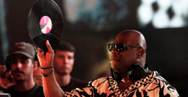 Карл Кокс представил виниловый сет на [UNVRS] Ibiza