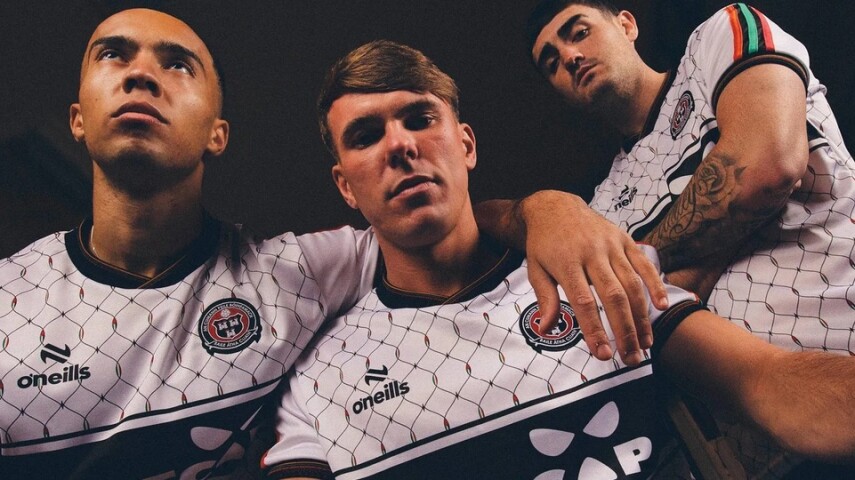 Kneecap стали спонсором выездной формы Bohemian FC в пользу ACLAÍ Palestine