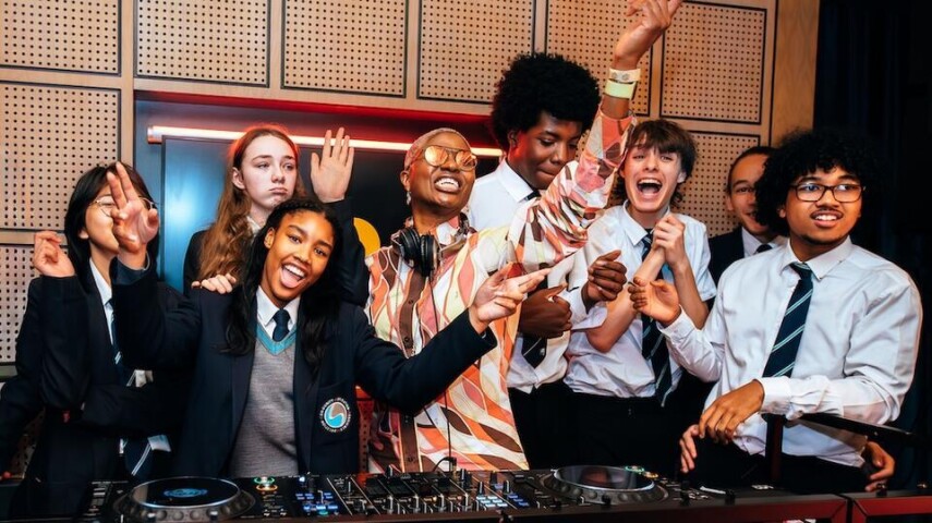 Manchester Legends: DJ Paulette запускает школьную программу в Манчестере