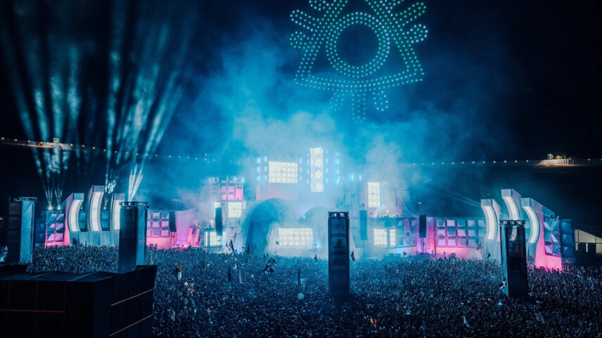 Four Tet выложил 90‑минутный сет с Boomtown в эфире Essential Mix