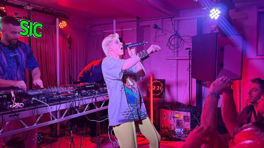 Robyn появилась на сете Olof Dreijer в Манчестере