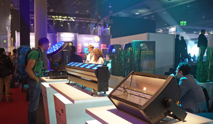 Почему не стоит экономить на сценическом световом оборудовании: сравнение брендов и «паблик»-китая