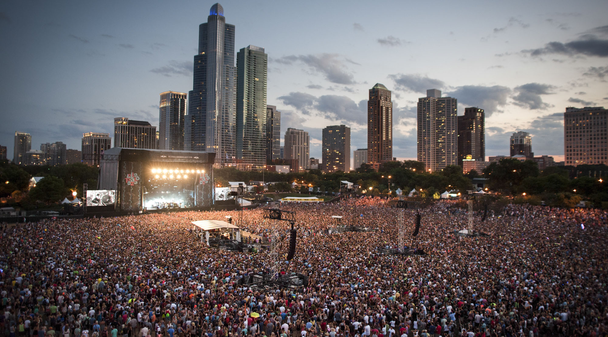 Право на город. Фестиваль Лола-полуза (Чикаго). Lollapalooza Чикаго. Lollapalooza фестиваль. Lollapalooza 2021.