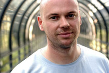 Дэйв Симэн зарабатывает на фанатах