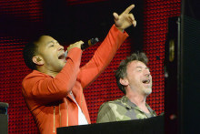 Неожиданный дуэт: Джон Ледженд и Бенни Бенасси