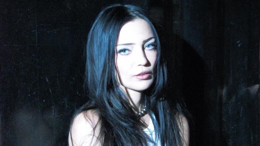 sim0ne выпустила сингл и фан‑визуализатор 'lights down'