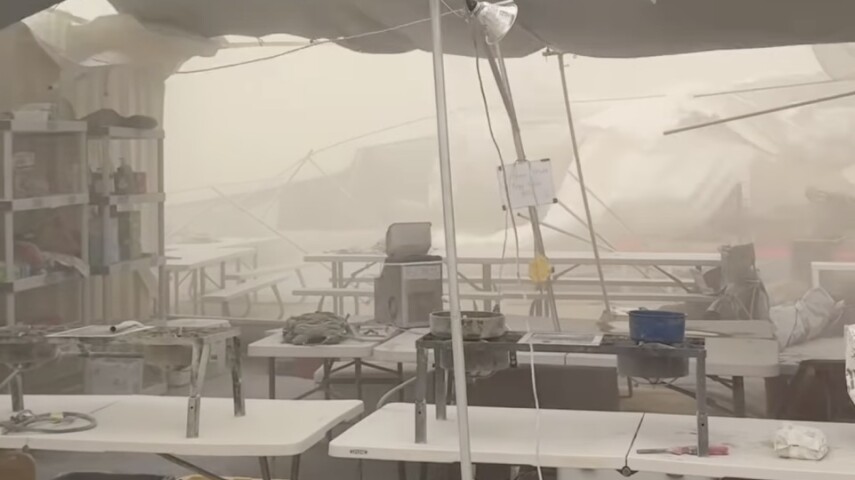 Буря пыли и сильные ветры обрушились на Burning Man 2025