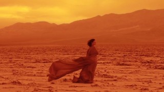 Нина Кравиц сняла новый клип в пустыне