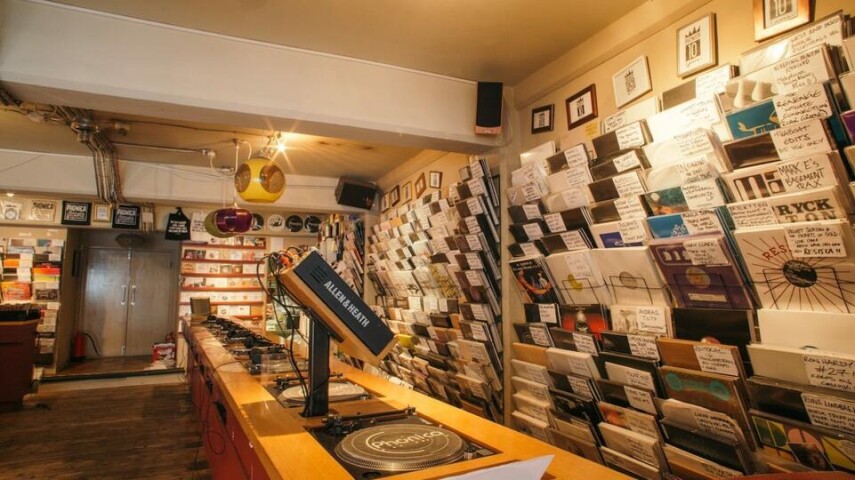 Рекордные продажи на Record Store Day в Великобритании