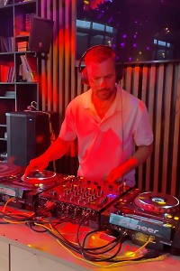 DJ Laosta