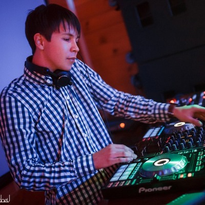 градусы солист. градус 100 градусы. диджей мастер. мдж в дж перевести. диджей градус.